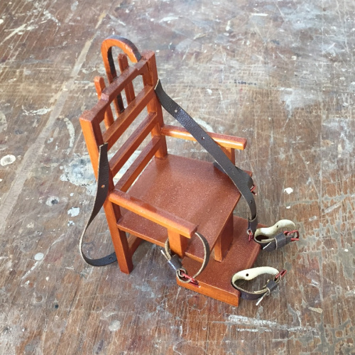 Электрический стул для кукол | Галерея фото | Pava.pro Электрический стул для кукол - фото товара