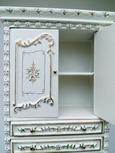 Миниатюра для кукол Шкаф Золото и роспись на белом | Галерея фото | Pava.pro фото 2 Миниатюра для кукол Шкаф Золото и роспись на белом D BZP-021 - фото товара фото 2