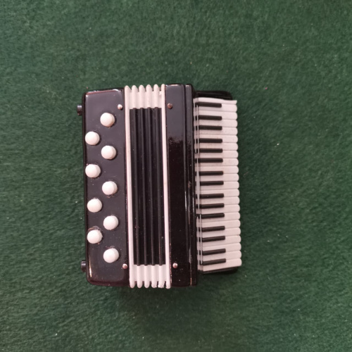 Аккордеон для кукол Миниатюра 1:6 фото 5
