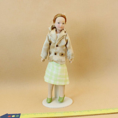 Кукла девушка в клетчатой юбке 1:12 для румбоксов Кукла девушка в клетчатой юбке 1:12 для румбоксов