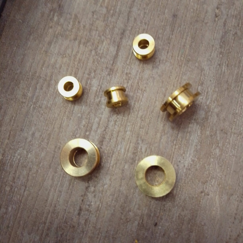 Люверсы винтовые Латунь ПЛОСКИЕ фото 3 Люверсы винтовые Латунь ПЛОСКИЕ фото 3