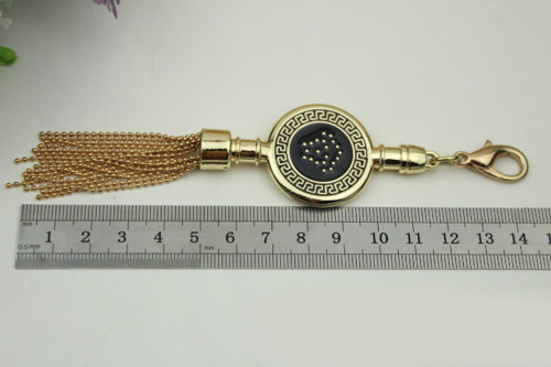 Брелок (подвеска) металлический с карабином Кулон с кисточкой  BMK-002 - фото товара фото 2