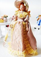 Кукла Дама в бежевом с зонтиком Миниатюра 1:12  - купить для кожевенного хобби