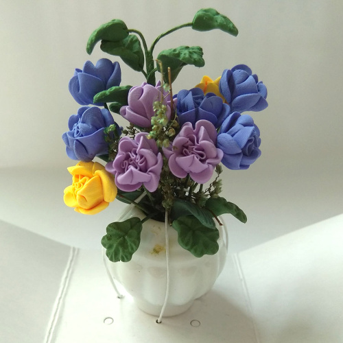 Букет в белом вазоне для кукольного дома 1:12 фото 3 Букет в белом вазоне для кукольного дома 1:12 фото 3