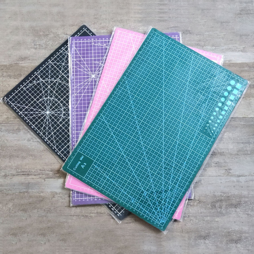 Мат А3 двусторонний для резки 30*45 см, цветной, толщ. 3 мм Мат А3 двусторонний для резки 30*45 см, цветной, толщ. 3 мм