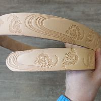 Заготовка для ремня раст. дубл. 38 мм толщ. 4,0 мм с тиснением драконы Италия   - купить для кожевенного хобби