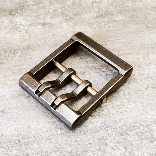 Пряжка 45 мм латунная с перекладиной два язычка Антик L091E | Галерея фото | Pava.pro фото 5 Пряжка 45 мм латунная с перекладиной два язычка Антик L091E PR 45 L091E - фото товара фото 5