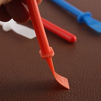 Шпатель для нанесения химии полипропилен  - купить для кожевенного хобби