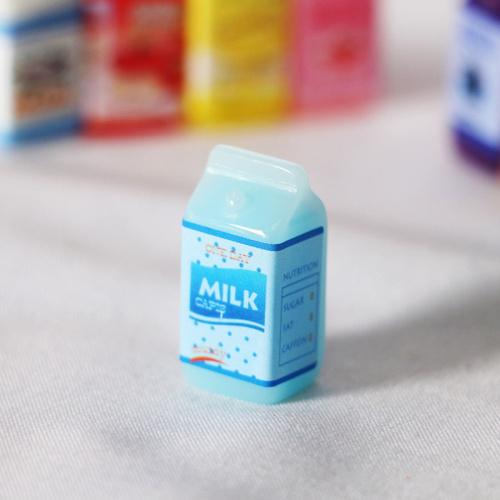 Молоко в пакете для кукол Миниатюра 1:12 фото 3 Молоко в пакете для кукол Миниатюра 1:12 фото 3