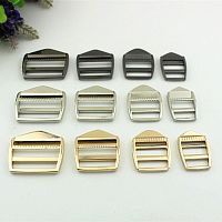 Пряжка-регулятор трехщелевая 20-38 мм арт. 2022