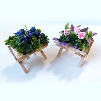 Цветы в деревянной подставке для кукольного дома