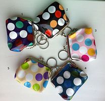 Сумочки для куклы с фермуаром в горошек