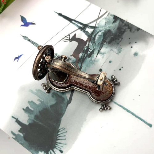 Швейная машинка ретро для кукольного дома  DH 009 - фото товара фото 3