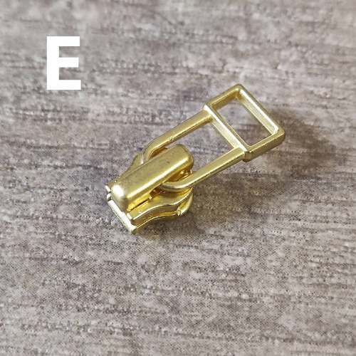 Бегунок с пуллером для молнии №3 YKK, цвет золото фото 16 Бегунок с пуллером для молнии №3 YKK, цвет золото фото 16