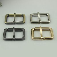 Пряжка 24-38 мм c роликом Z-032