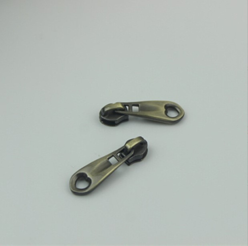 Бегунок для молнии №3 пуллер с сердечком фото 3 Бегунок для молнии №3 пуллер с сердечком фото 3