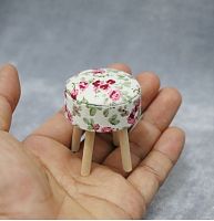 Пуф для кукол Разные расцветки Миниатюра 1:12