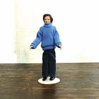 Кукла Мужчина в свитере Миниатюра 1:12  - купить для кожевенного хобби