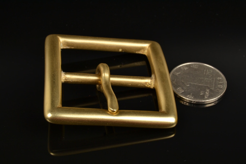 Пряжка 38 мм латунная с перекладиной L61  PR 38L-61 - фото товара фото 2