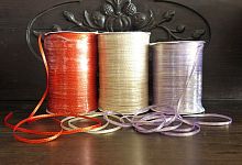 Лента атласная с золотым бордюром 4 мм 