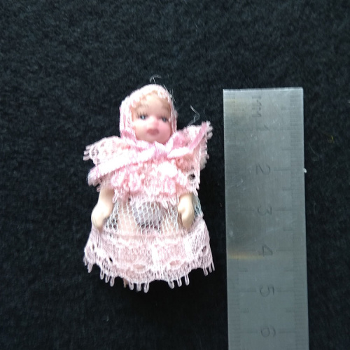 Кукла младенец в кружевах  Миниатюра 1:12 фото 3