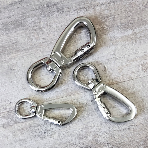 Карабин для поводка 12-21 мм поворотный с замком Карабин для поводка 12-21 мм поворотный с замком