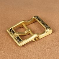 Пряжка 40 мм латунная с перекладиной и орнаментом  - купить для кожевенного хобби