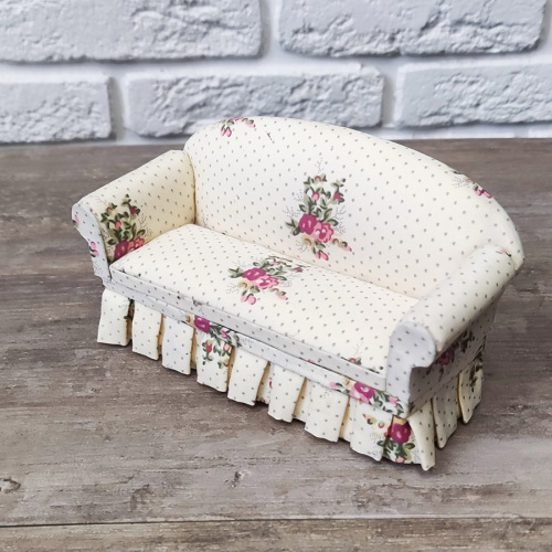 Диван для кукол с оборкой | Галерея фото | Pava.pro Диван для кукол с оборкой - фото товара