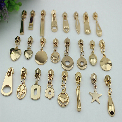 Бегунок с пуллером для молнии №5 под золото Бегунок с пуллером для молнии №5 под золото