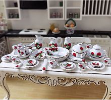 Фарфоровый сервиз для кукол Большой с клубникой  - купить для кожевенного хобби