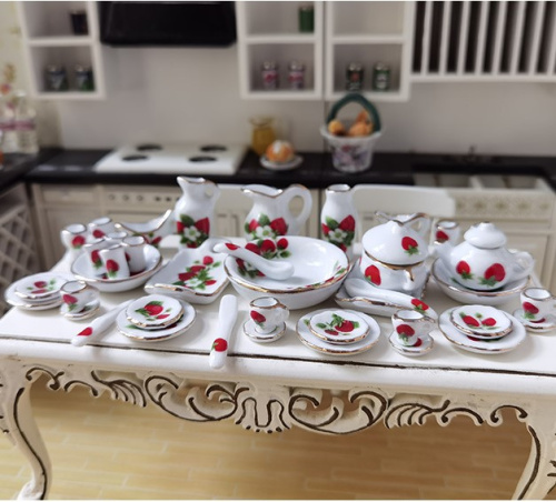 Фарфоровый сервиз для кукол Большой с клубникой | Галерея фото | Pava.pro Фарфоровый сервиз для кукол Большой с клубникой - фото товара