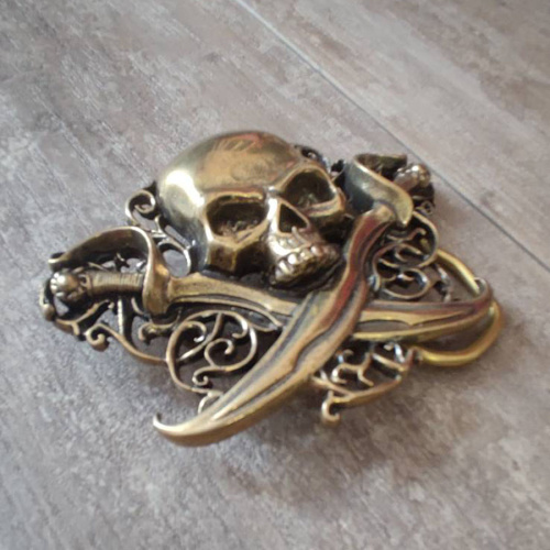 Пряжка для ремня декоративная, с шипом 40 мм Череп и сабли фото 3