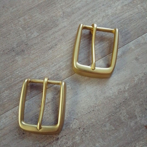 Пряжка 35 мм латунная L626 | Галерея фото | Pava.pro фото 2 Пряжка 35 мм латунная L626 PR 35L-626 - фото товара фото 2