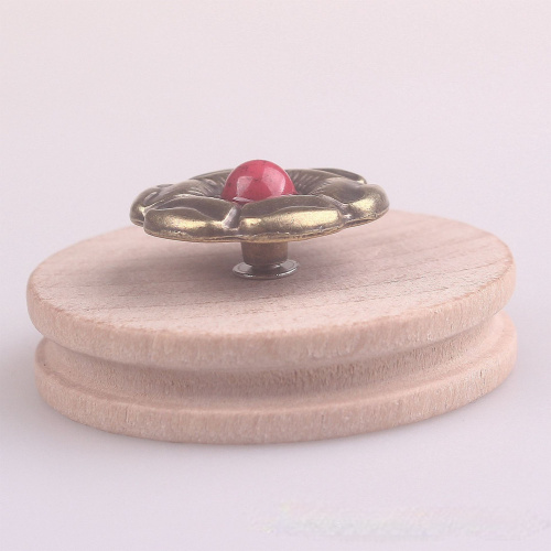 Кончо для кожаных изделий 27 мм Шестилистник с декоративными вставками фото 4