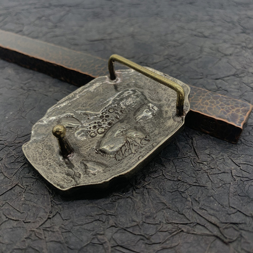 Пряжка для ремня декоративная, с шипом 38 мм Лев фото 6