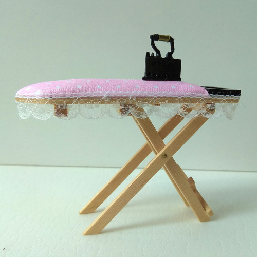Гладильная доска для кукольного домика с утюгом | Галерея фото | Pava.pro Гладильная доска для кукольного домика с утюгом - фото товара