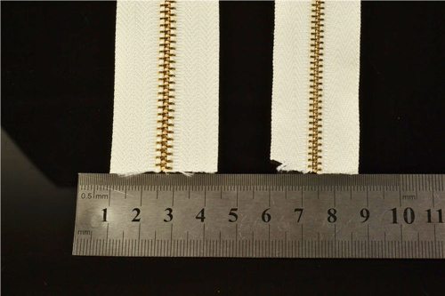 Молния металлическая №3 рулонная арт.431 фото 6 Молния металлическая №3 рулонная арт.431 фото 6