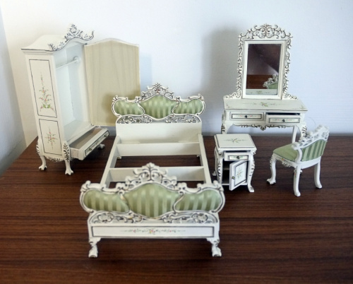 Миниатюра для кукол Спальный гарнитур с резьбой и орнаментом Белый  фото 3