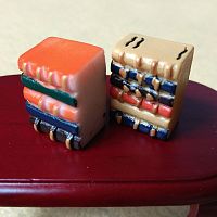 Книги стопки для кукольного дома Пластик 2 шт.  - купить для кожевенного хобби