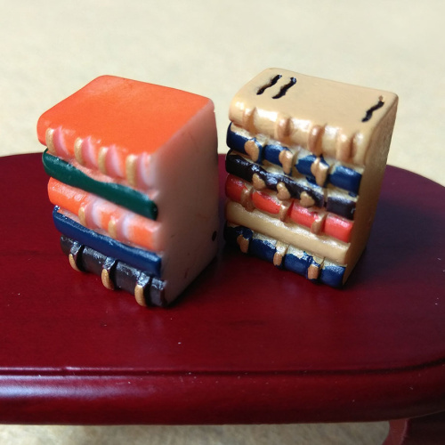 Книги стопки для кукольного дома Пластик 2 шт. | Галерея фото | Pava.pro Книги стопки для кукольного дома Пластик 2 шт. - фото товара