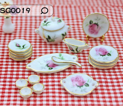 Фарфоровый столовый сервиз для кукол с розами 17 предметов | Галерея фото | Pava.pro Фарфоровый столовый сервиз для кукол с розами 17 предметов - фото товара
