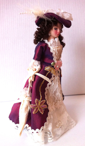 Кукла Дама в бордовом платье Миниатюра 1:12 | Галерея фото | Pava.pro Кукла Дама в бордовом платье Миниатюра 1:12 - фото товара