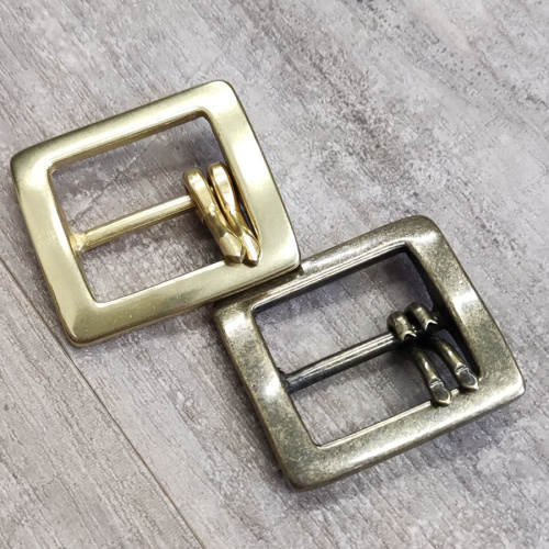 Пряжка 40 мм латунная с перекладиной два язычка L477 Пряжка 40 мм латунная с перекладиной два язычка L477